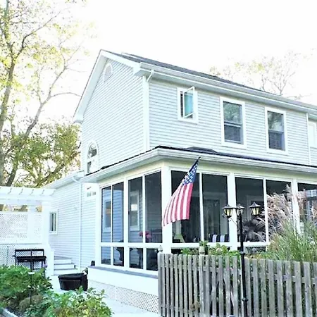 Villa 717 Broadway